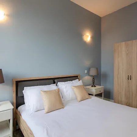 Exclusive 3br House With Rooftop Terrace - Cityapartmentstay