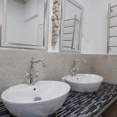 Bnbnova - Historic House With Rooftop *