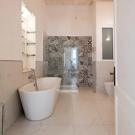 Exclusive 3br House With Rooftop Terrace - Cityapartmentstay Apartment *