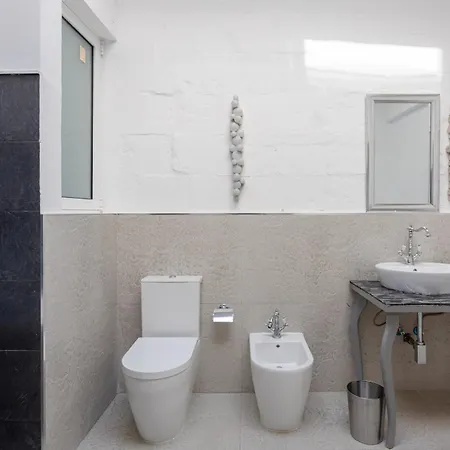 아파트 Bnbnova - Historic House With Rooftop