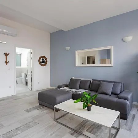 Bnbnova - Historic House With Rooftop 아파트 발레타