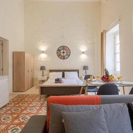 Bnbnova - Historic House With Rooftop 아파트 발레타