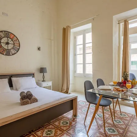 Bnbnova - Historic House With Rooftop バレッタ