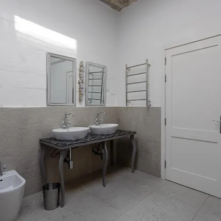 アパート Bnbnova - Historic House With Rooftop