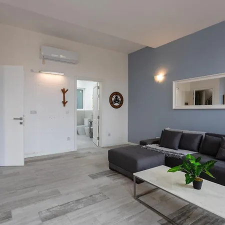 Bnbnova - Historic House With Rooftop バレッタ