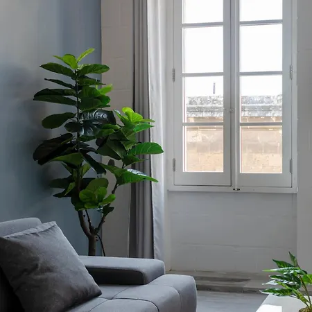 アパート Bnbnova - Historic House With Rooftop バレッタ