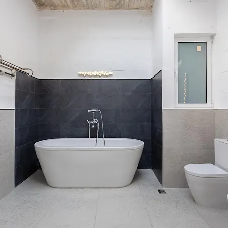 Bnbnova - Historic House With Rooftop バレッタ