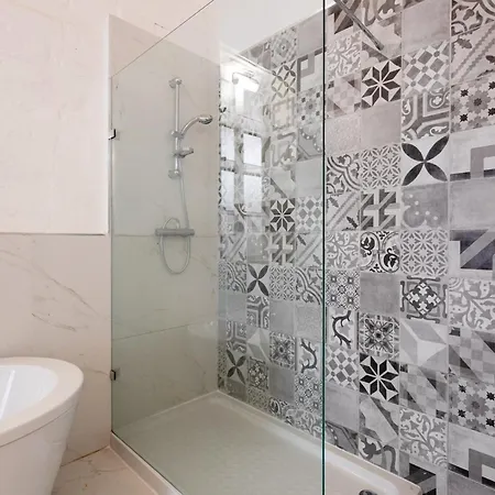 Bnbnova - Historic House With Rooftop *